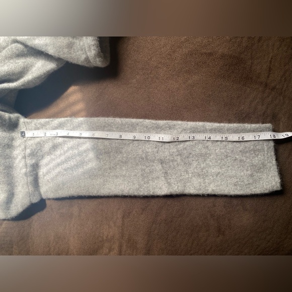 Theory 100% cashmere gray sweater - Picture 10 of 12